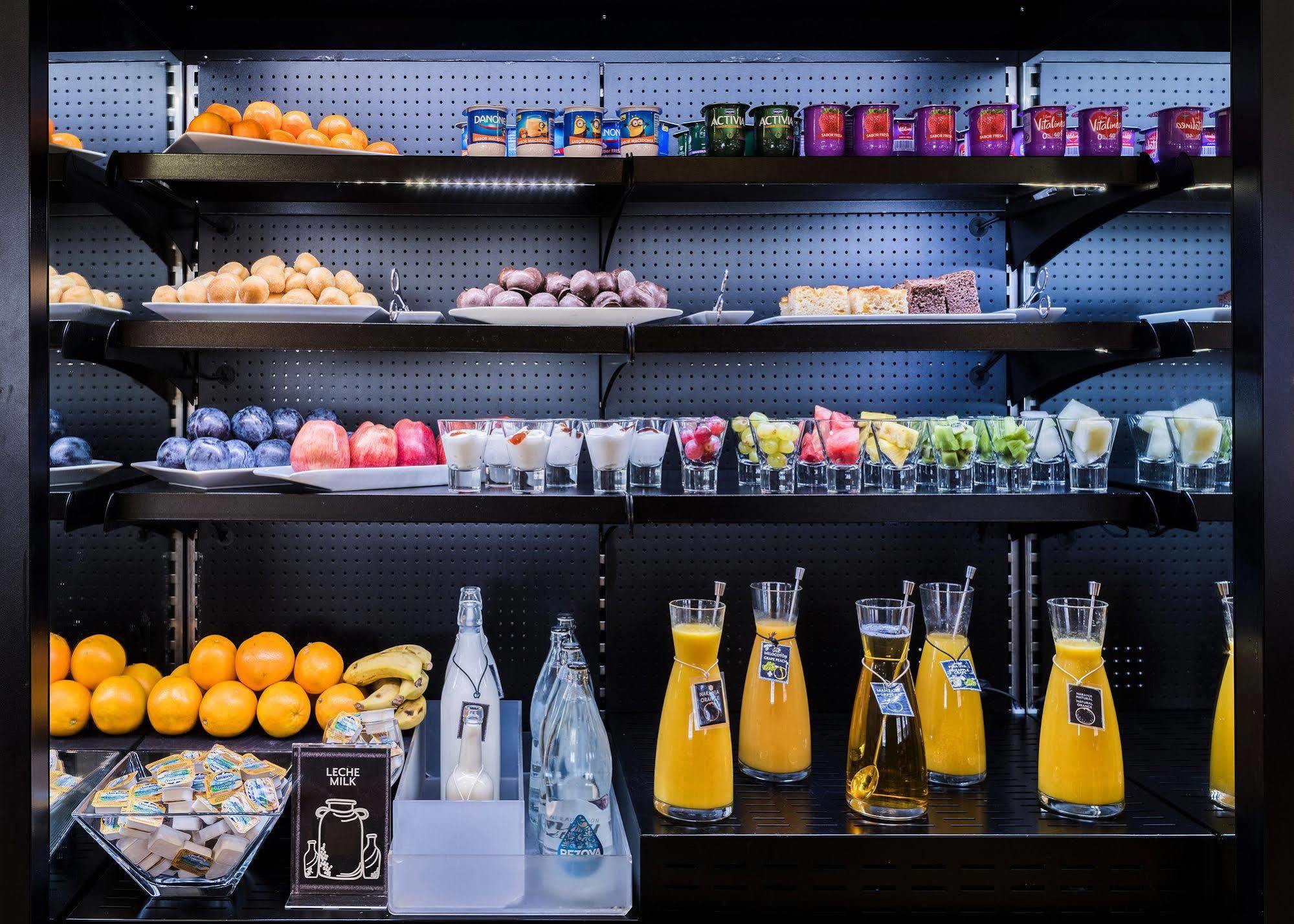 Hotel Madrid Centro, Affiliated By Melia Екстер'єр фото