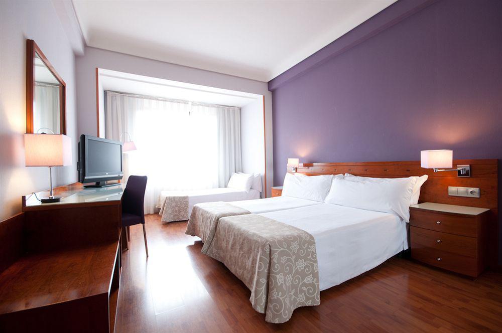 Hotel Madrid Centro, Affiliated By Melia Екстер'єр фото